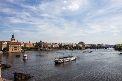 Blick über die Moldau auf Prag